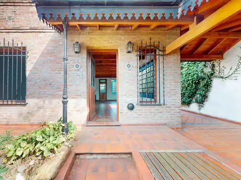 Casa sobre lote 10x30 | 300 m² | Ideal desarrollo | Morón