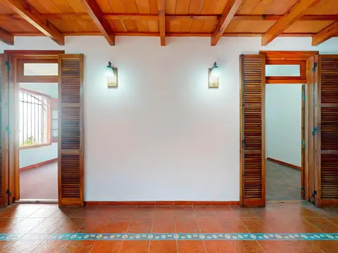 Casa en Venta con 2 cocheras