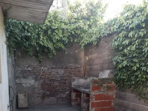 Casa 2 ambientes con 1 baño
