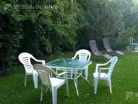 Casa en Alquiler con 3 cocheras