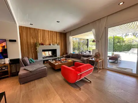 Casa 7 ambientes con 4 baños