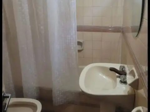 Se vende un departamento amplio con divisor - Balvanera