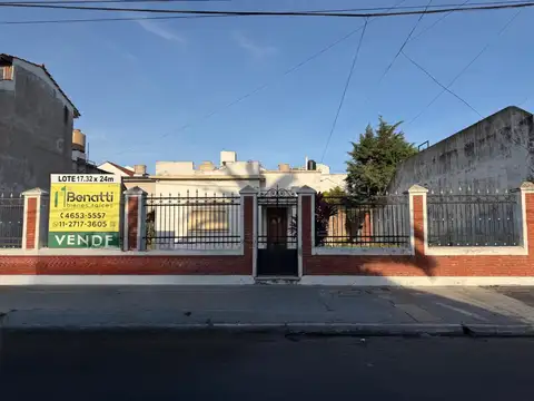 CASA EN VENTA 4 AMB CON AMPLIO PARQUE PERIMETRAL RAMOS MEJIA