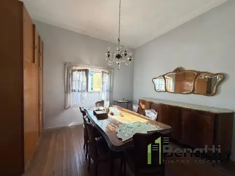 CASA EN VENTA 4 AMB CON AMPLIO PARQUE PERIMETRAL RAMOS MEJIA