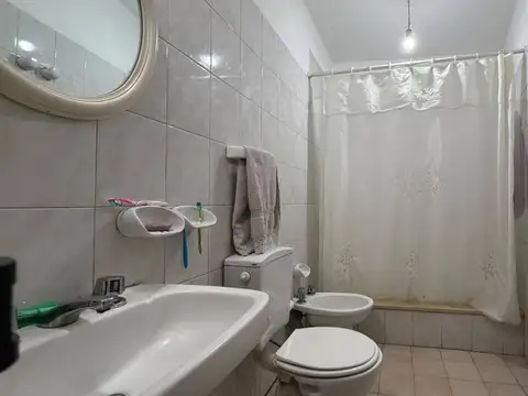 Casa 5 ambientes con 1 baño