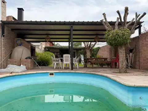 Casa en Venta con 2 cocheras