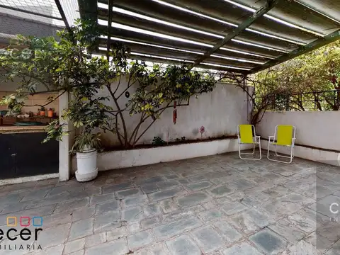 PH de 4 ambientes al frente con patio y balcón Entrada independiente Sin expensas