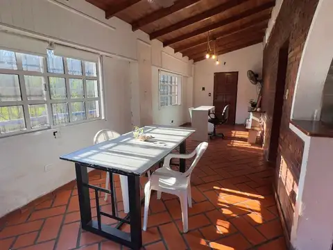 CASA QUINTA 4 AMBIENTES PILETA COCHERA PARQUE