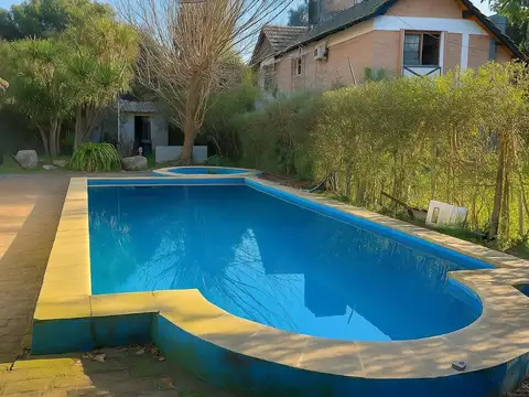 CASA QUINTA 4 AMBIENTES PILETA COCHERA PARQUE