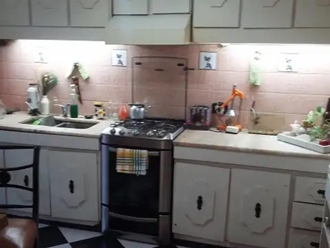 Chalet 4 amb. con garage y local - Chilavert