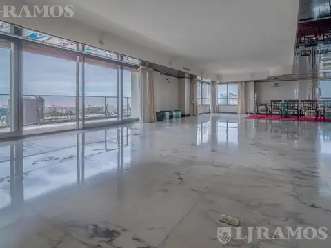 Av. Alvear y Parera. Torres Mario Roberto Álvarez. Piso alto.