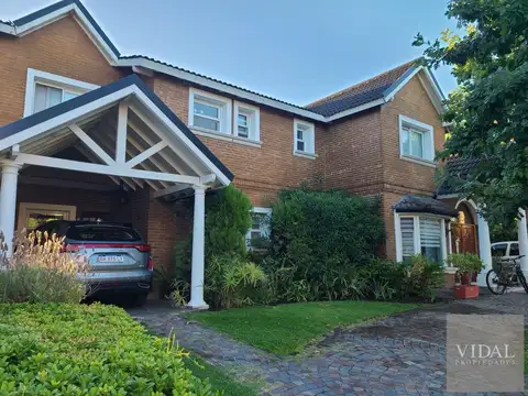 Casa 5 ambientes con 3 baños