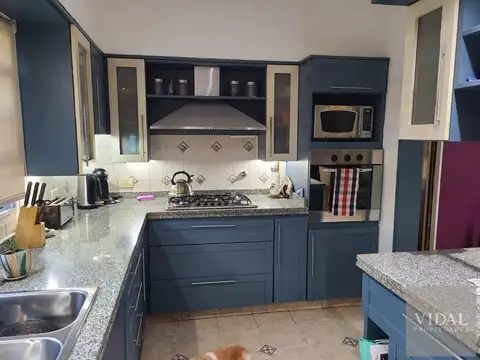 Casa en Venta con 4 cocheras