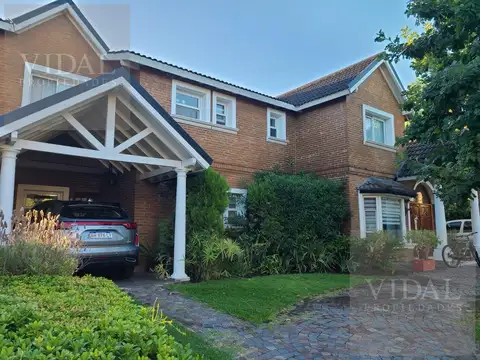 Casa 5 ambientes con 3 baños