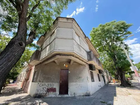 Venta PH Prado 2 dormitorios y servicio .