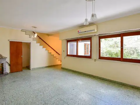 VENTA CASA A REACONDICIONAR - 3 DORMITORIOS + EST.