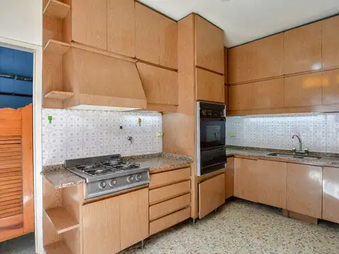 VENTA CASA A REACONDICIONAR - 3 DORMITORIOS + EST.