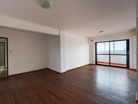 VENTA - Departamento de 3 Dormitorios con Balcón y Cochera.