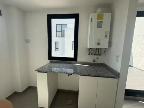 Departamento en alquiler 4 ambientes con patio y balcón en Liniers