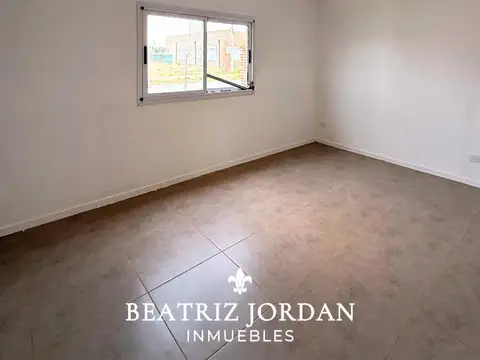 Casa 4 ambientes con 1 baño