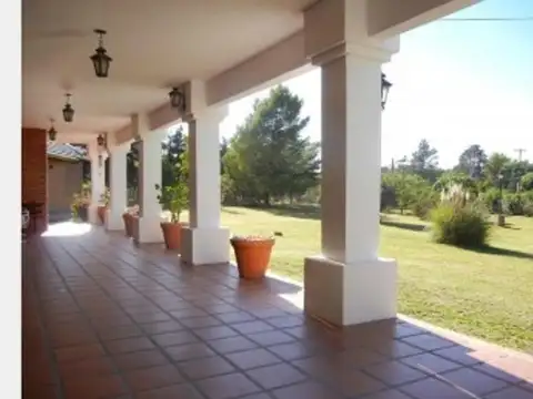 Casa Quinta de muy buen nivel - Ribera de Anisacate