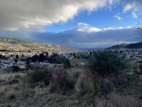 Amplio terreno sobre calle Don Bosco - Esquel