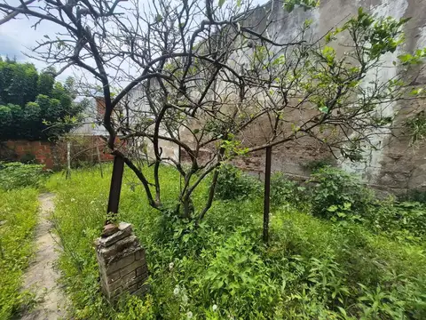 Cochera a refaccionar en Venta, Campana Centro