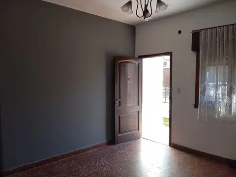 VENTA CASA 3 AMBIENTES + DEPTO 2 AMB BELLA VISTA