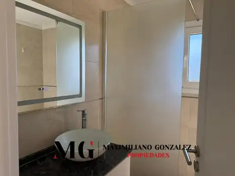 Casa en Alquiler con 2 cocheras