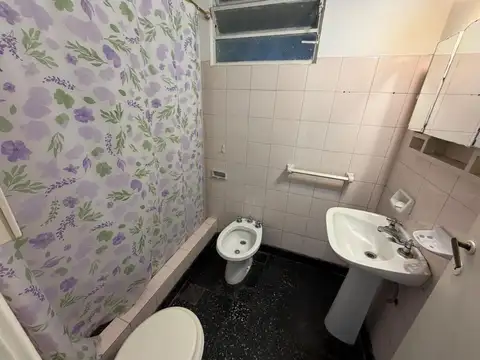 Venta casa sobre lote propio en Bernal Oeste