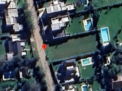 Terreno en la 123 e/ 30bis y 32. Único terreno de la cuadra!