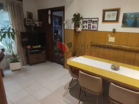 Casa 5 ambientes con 3 baños