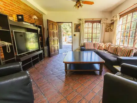 Casa en Venta con 3 cocheras