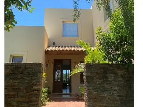 Casa en Alquiler Temporal con 2 cocheras