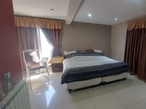 Casa en Venta con 6 cocheras