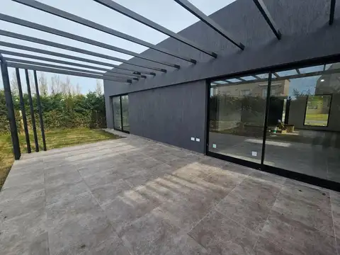 Casa en Venta en Pilar del Este - San Alfonso, USD 195.000