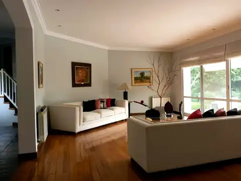 Casa en venta de 3 dorm. en suite con gimnasio y jacuzzi en Valle Escondido 100