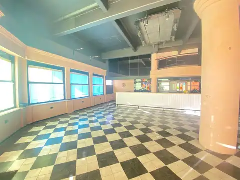 Local comercial en calle Bv Galvez y Laprida