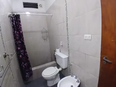 Alquiler casa de 2 plantas 4 dormitorios con pileta cochera patio