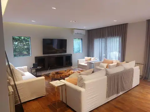 Casa 7 ambientes con 4 baños