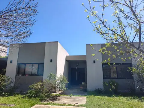 Casa en Venta con 4 cocheras