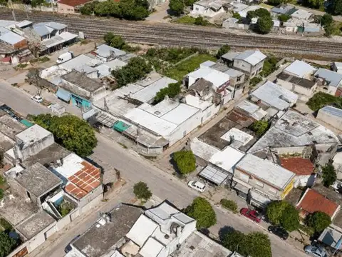 Propiedad Comercial con dos locales y amplio terreno, Villa Gobernador Galvez