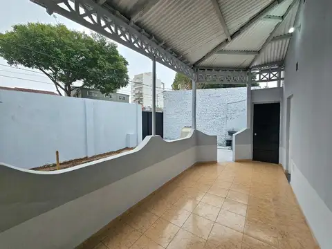 Casa 2 ambientes con 1 baño