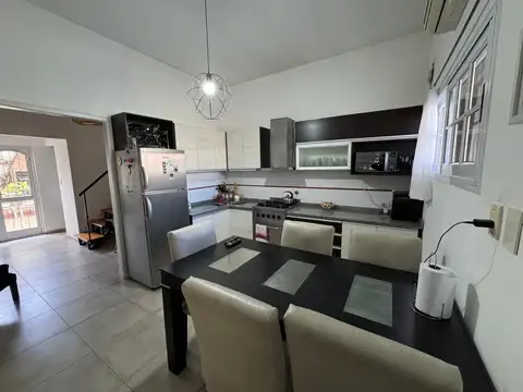 VENTA CASA 4 AMB CON COCHERA BARRIO PARQUE BERNAL