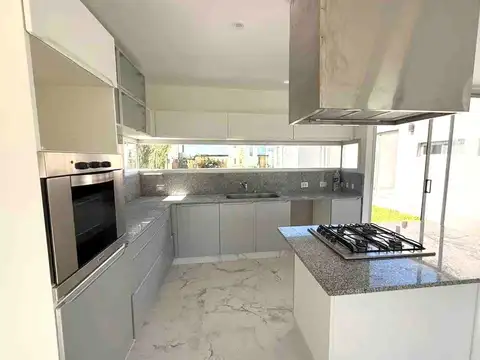 Casa en Venta en San Sebastian, USD 224.000