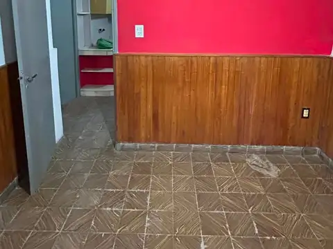 Casa 6 ambientes con 2 baños