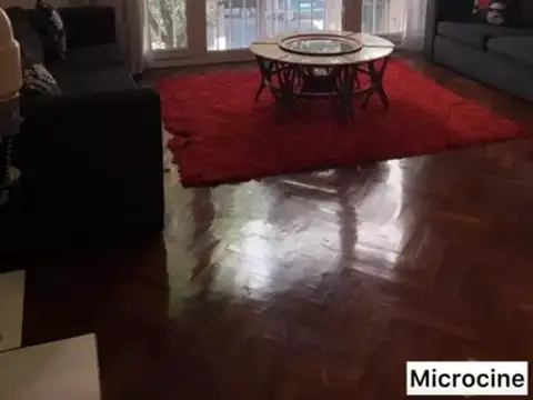  Oficina de 3 ambientes con 7 despachos y  Microcine para 21