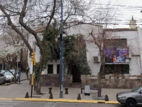 Casa 9 ambientes con 3 baños