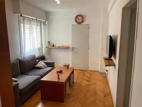 Excelente Departamento de Dos Ambientes en Muy Buen Estado de Conservación -  A Mts. de Av. Cordoba