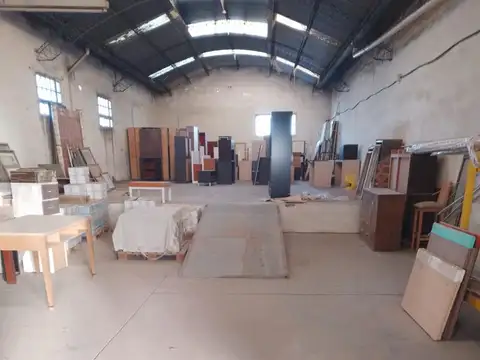 Galpón CON DEPOSITO EXELENTE UBICACION